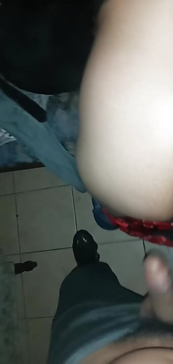 Pokojówka w czwórkę wkładam w nią mojego penisa