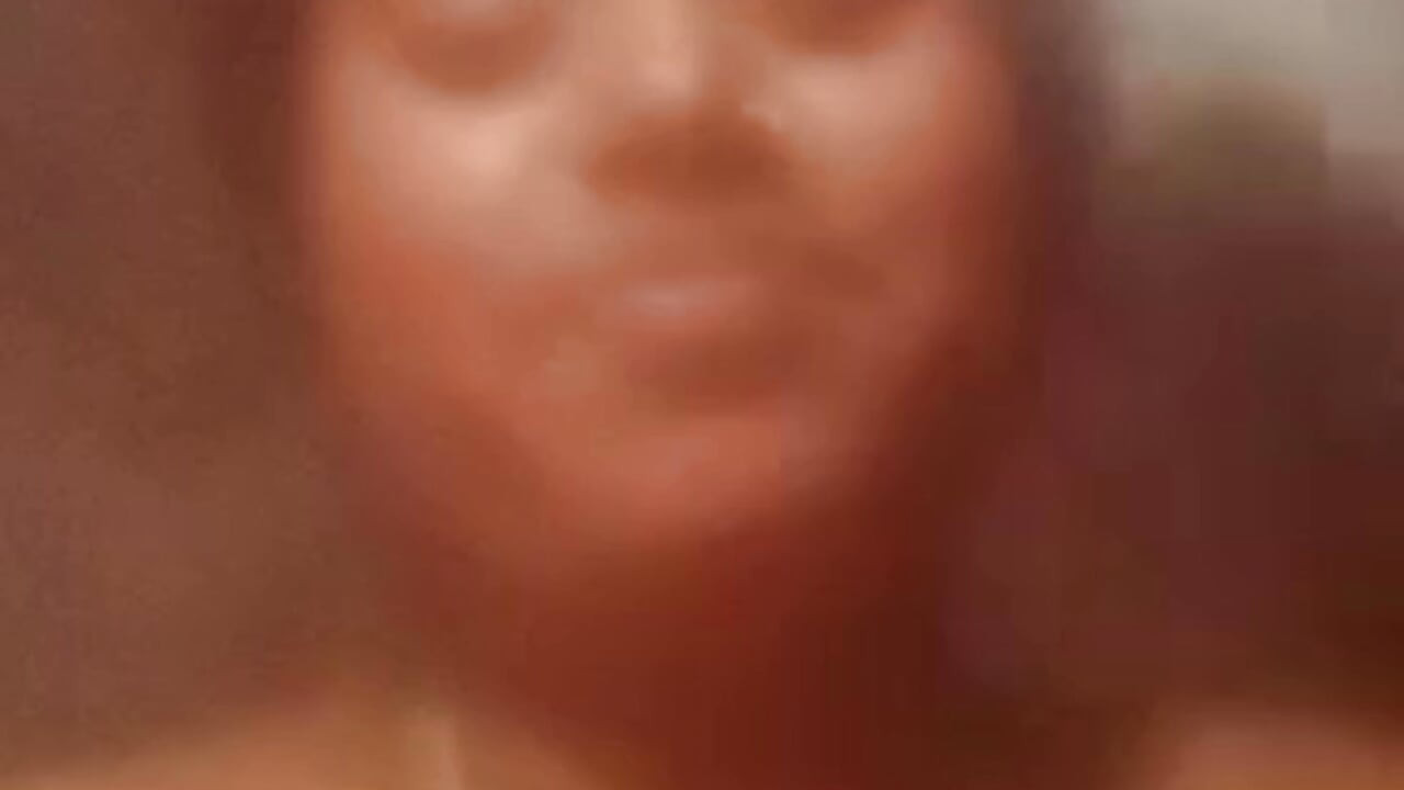 Żona pokazuje mi cipkę