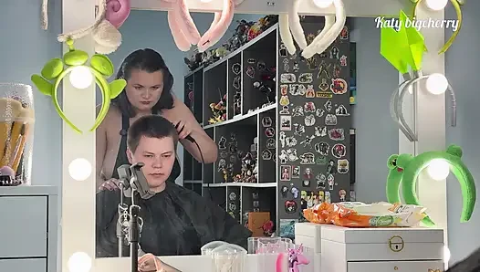 Stepmom hairdresser let me jerk off and fuck her