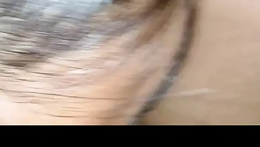 Istri terangsang mengisap kontol suami