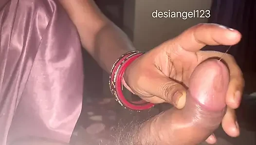 Kakak ipar india lagi asik nyepong kontol terbaiknya