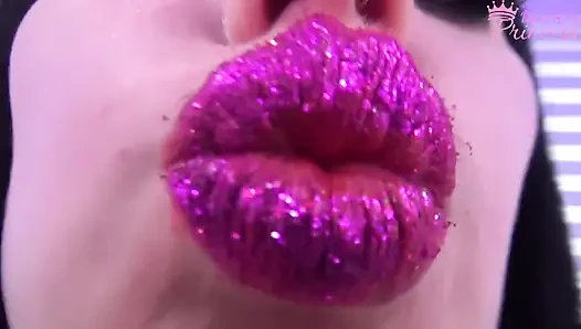 Lila lippenstift necken