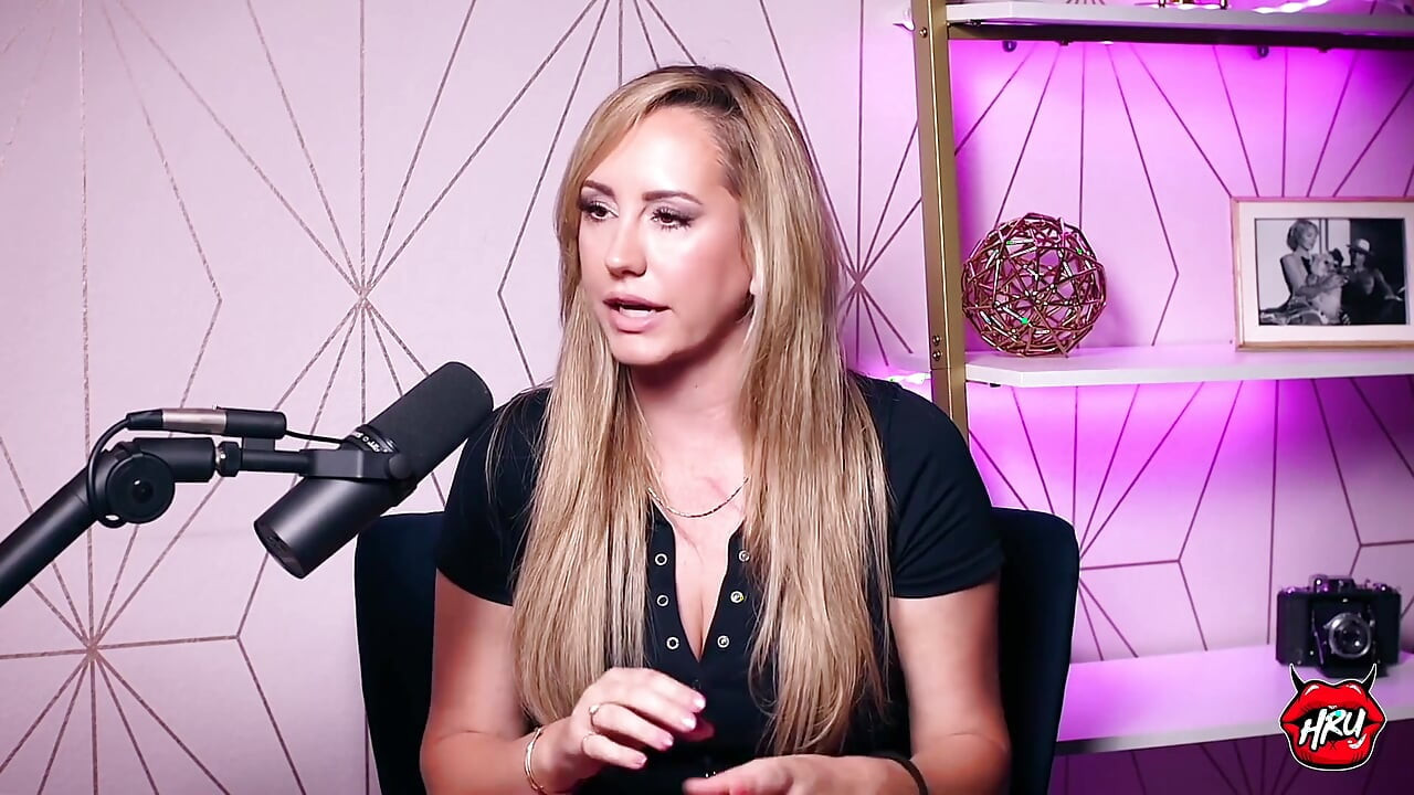 Brett Rossi: o Retorno, o Caos e o Que Realmente Aconteceu com Charlie Sheen