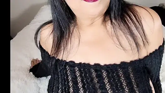 Uyluk yüksek çorap giyerken dildomla anal mastürbasyon izlemeyi seven var mı?