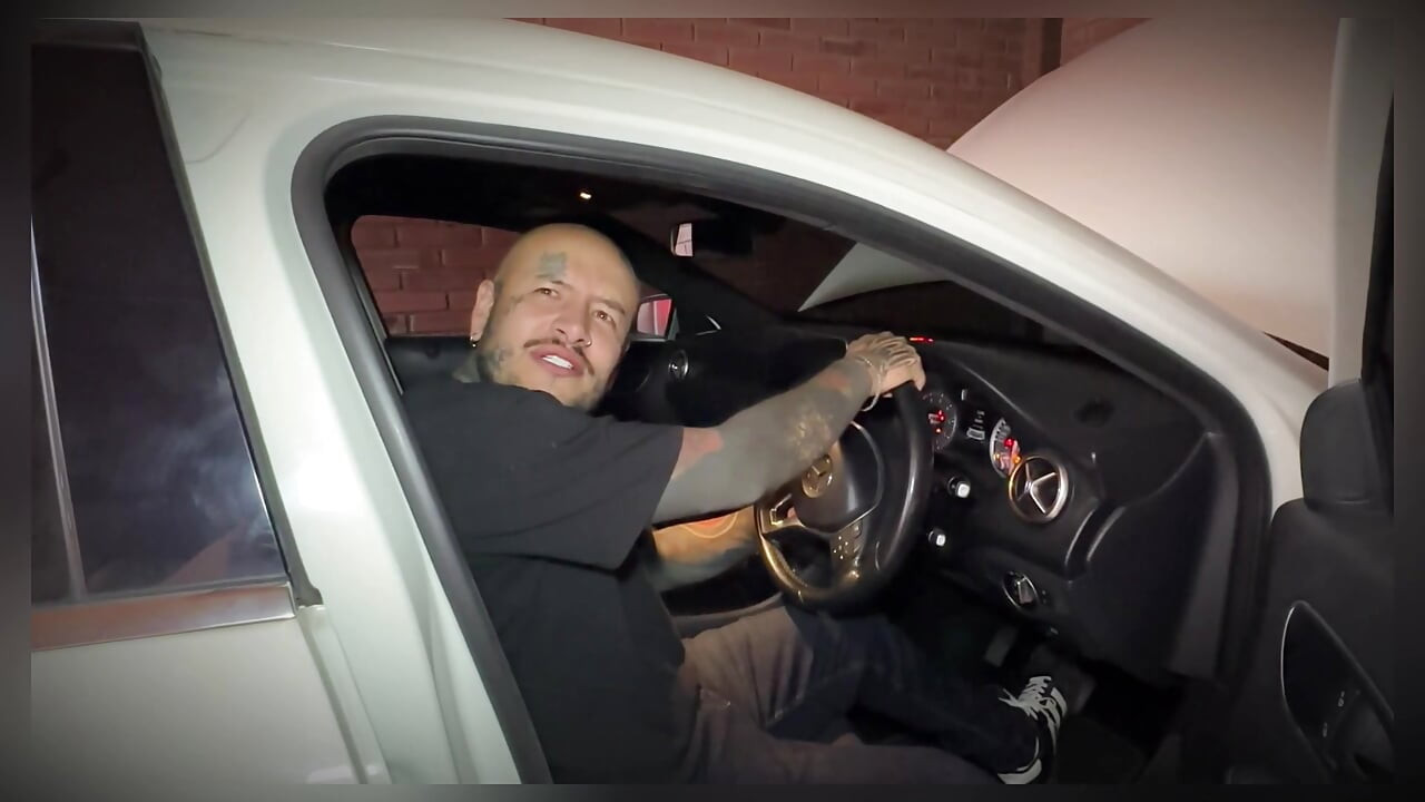 I REPAIR A BEAUTIFUL BOOB'S CAR AND SHE PAYS ME WITH A BLOWJOB AND A FUCK