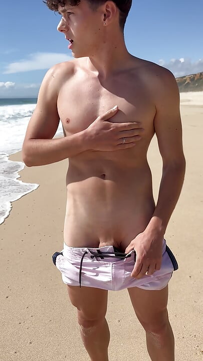 Twink beach masturbarse