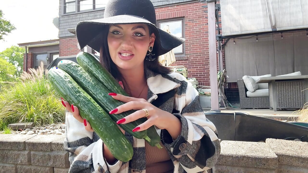 Desperate Housewife Triple Penetrates with 3 12in Cucumbers