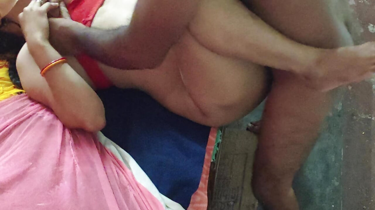 Seksi büyük memeli üvey kız kardeş erkek arkadaşıyla sikişiyor seks videoları