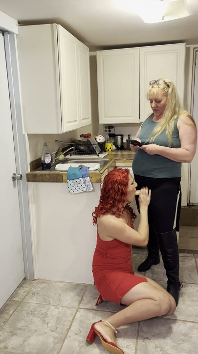 Crossdresser Bailey Wilde Pegged by Woman