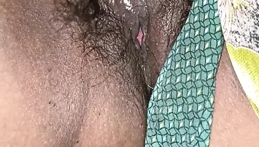 Sari içinde sikişiyor