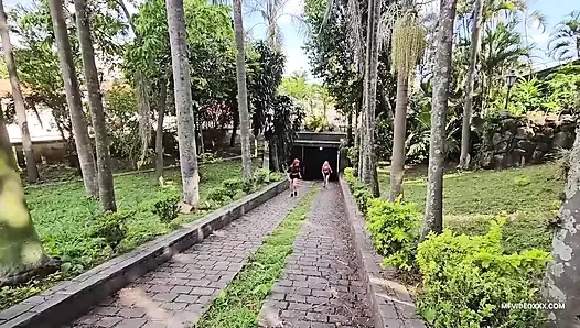 Pelacur kejam dan kakinya yang bau