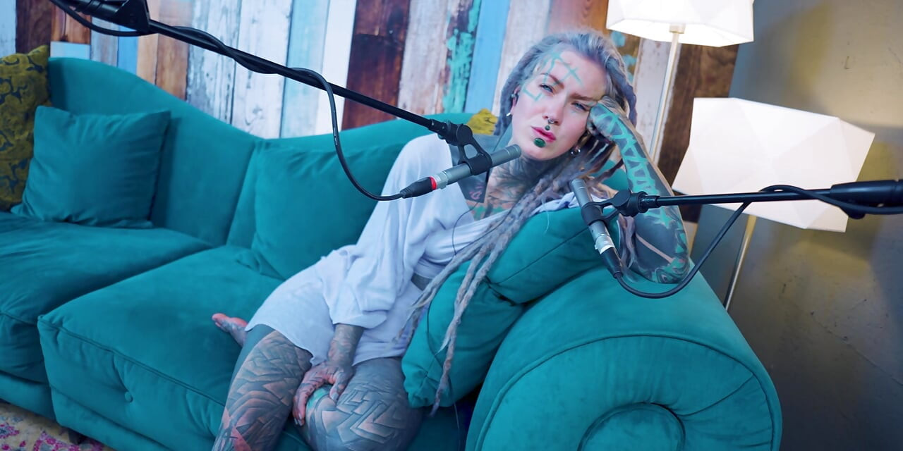 Eu falo sobre eu - Isolação - podcast ASMR SFW falando gótica magrinha menina dreadlocks tatuagem modelo tatuada menina