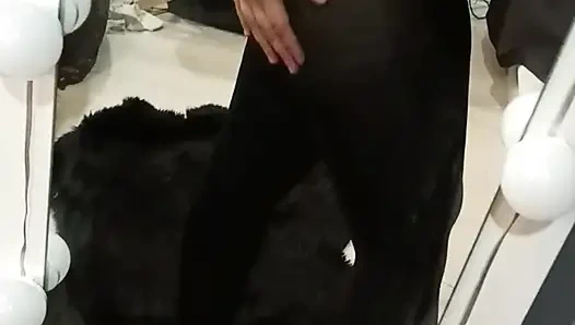 Мокрая мастурбация в чулках-трусиках