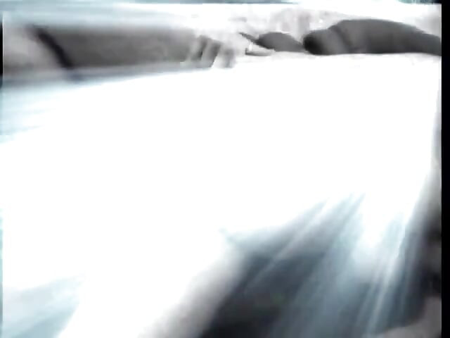 Dwie blondynki BBW Cougars Lo a Moletty i Gabivka Share One Hard Dong na zielonej kanapie