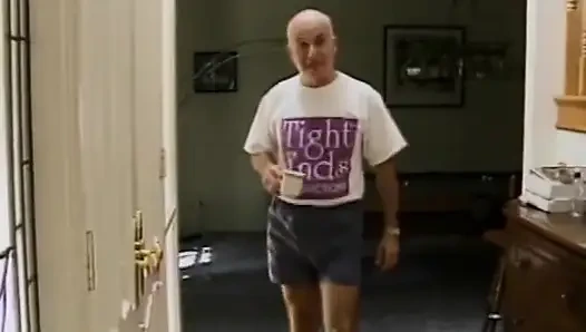 Suami melihat istri disetubuhi oleh orang asing