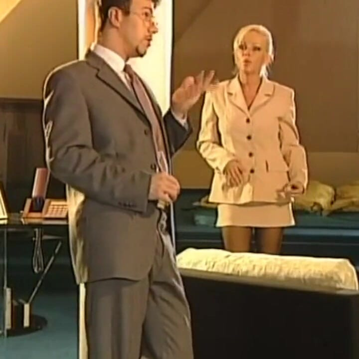 若い患者が浴槽で心理学者の尻を犯す