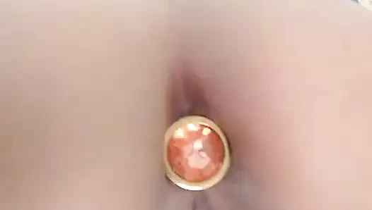 Mein erstes anal-video, ich hoffe, sie haben nichts dagegen, dass ich jünger aussehen