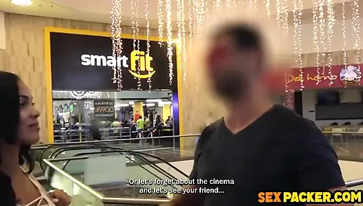 Cewek semok latina dengan pantat bahenol dientot habis-habisan sama turis kulit putih kontol besar di kencan amatir