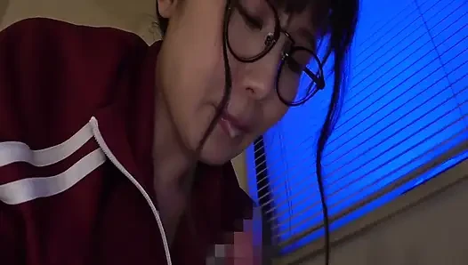 Deneyimsiz bir üvey kız kardeşten gece geç saatlerde sakso dersleri