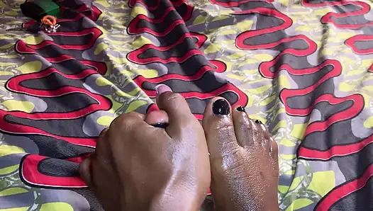 Cewek ebony panas diminyaki bagian pijat kaki