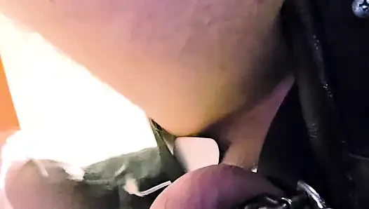 Ballslap sikiş makinesi beni estim ve bekaret içinde boşaltıyor