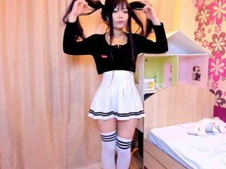 19 -jarige rondborstige Koreaanse Jumi toont grote tieten en kont