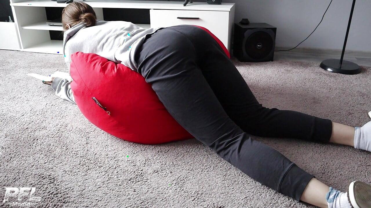 Fucked my nerdy stepsister on yoga ball while she was reading and came on her ass