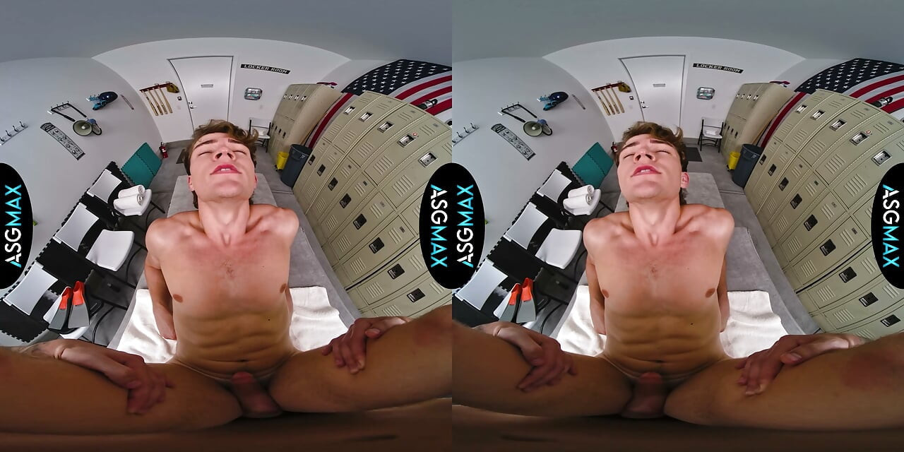 ASGMAX VR - Antrenör JAYDEN MARCOS Soyunma Odasında Kolej Sporcusunu Baştan Çıkarıp Sikiyor