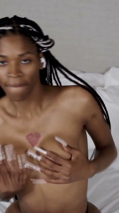 Black tgirls: la señorita Amiya vino a complacer | Clip 1