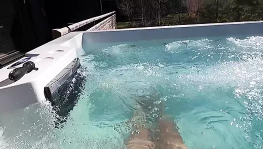 POV Süße Milf mit ihrem Lieblingsspielzeug in Jacuzzi PIP Hinter den Kulissen, wie das Video gedreht wurde