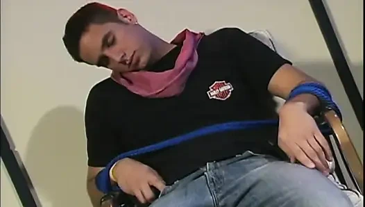 Seksi sarışın amcıkta büyük zenci yarağı ağzına boşalıyor