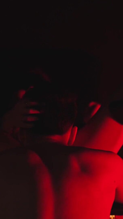 สาวสีผมบรูเน็ตคนสวยโดนคนแปลกหน้าเย็ดในคลับ - Glory Hole | เลอ กอร์ดอง เบลอ ดุสิต คลิป 1