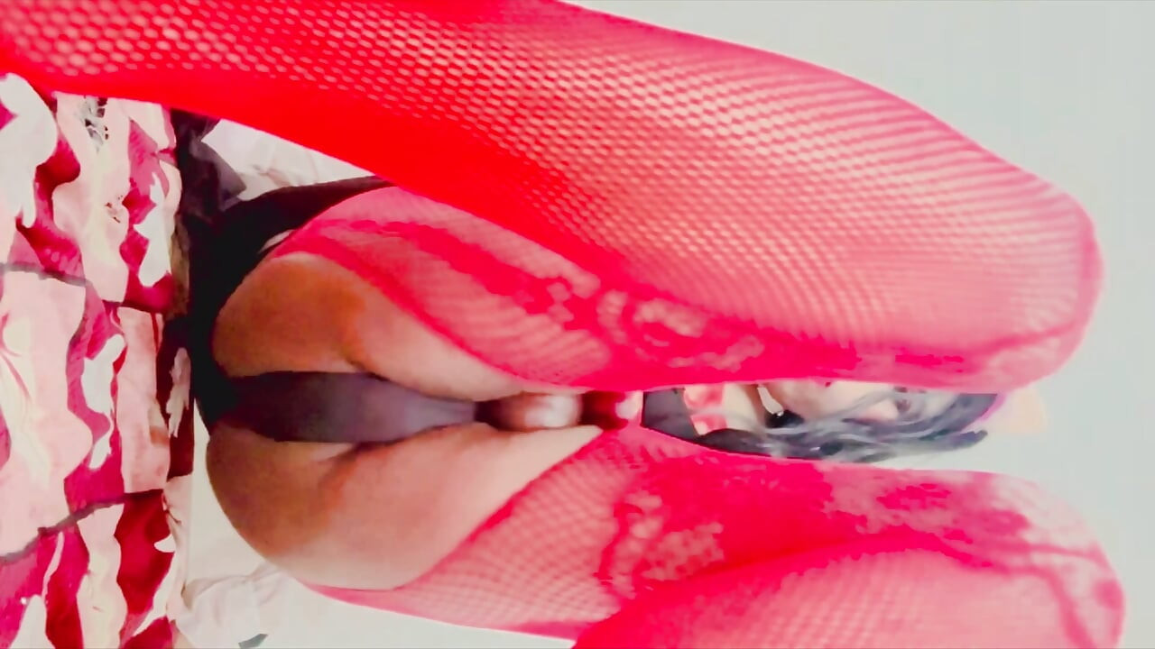 Veronika69 kırmızı file şişe kabak farklı pozlar yüksek sesle inliyor