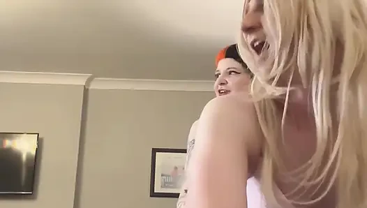 Hochragende Sissy ruiniert domme fickt schlampe Lizzy mit spiegel, Dildo chaos, Passende dessous, amateur-pOV, echtes betteln