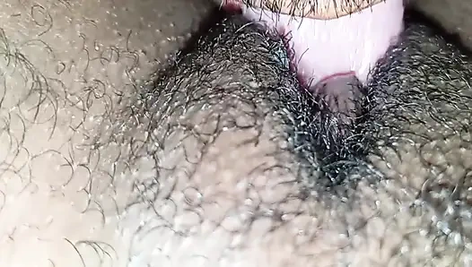 Die verschwitzte muschi des verheirateten Gläubigen nach dem gottesdienst lutschen