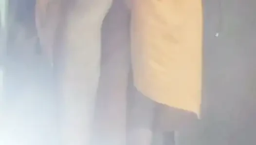 Yenge, vajinasından su aldı ve ona yengesinin cinsiyetini gösterdi.