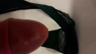 Cumming en las bragas sucias de la amiga de la hija (22 años)