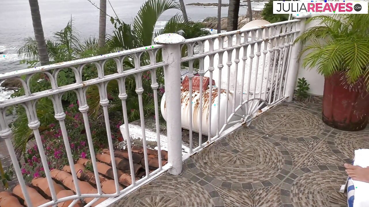 Bebek gibi kız sert bir sikişten sonra büyük döl yutuyor