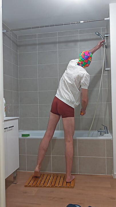 I'm cleaning my bathtub (episode 1)
