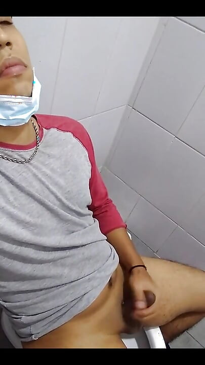 5 Minute în toaletă
