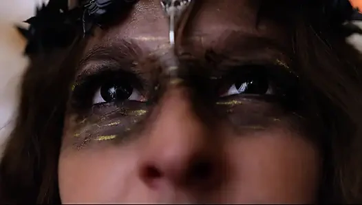 Karanlık bir Noel gecesi. İki günahkar güzellik ve oyuncakları.