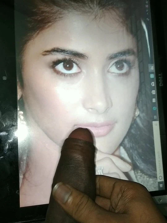 pooja Hedge Cocking