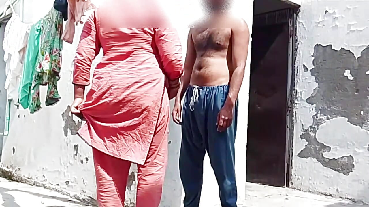 INDIANCĂ BHABHI ȚÂȚOASĂ DESI SUGE PULA ȘI ESTE FUTUTĂ