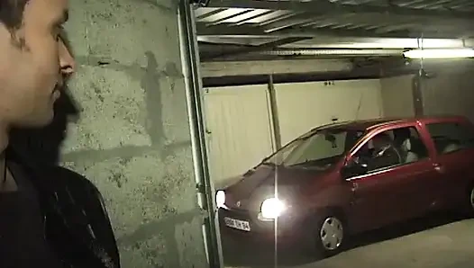 Diese Frankreich-schlampe wurde im freien auf dem parkplatz anal gefickt