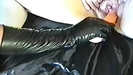 Nenek mendapatkan isi mainannya