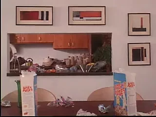 小伙用他的热种子绳索填满Kim Cattrall的阴户