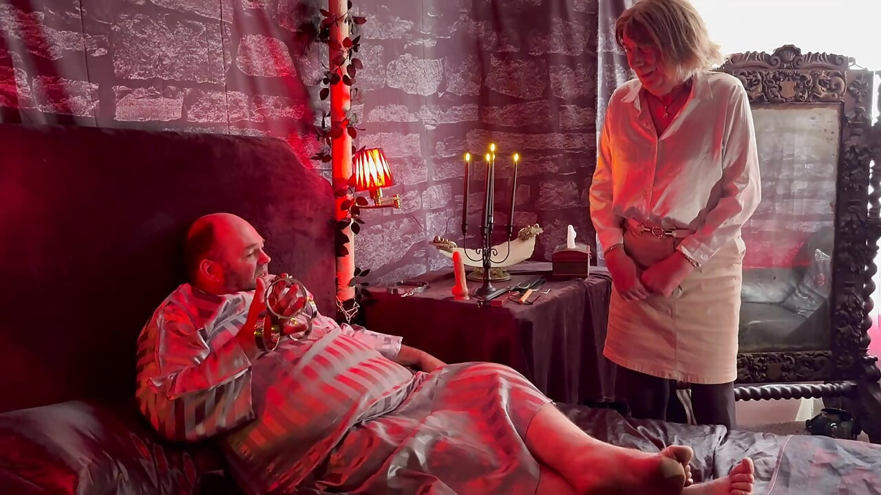 Partea 6: - Lanista Bear o introduce pe noua servitoare Jayne își testează abilitățile de supt cu o ejaculare