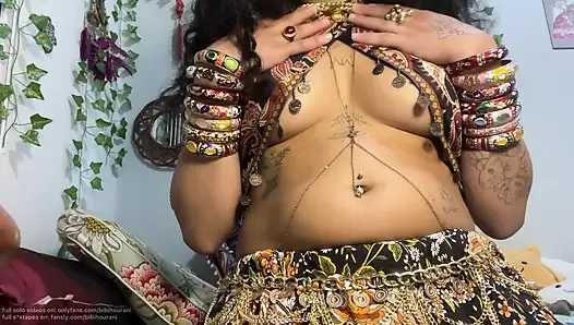 Behaarte muschi unter bohorock