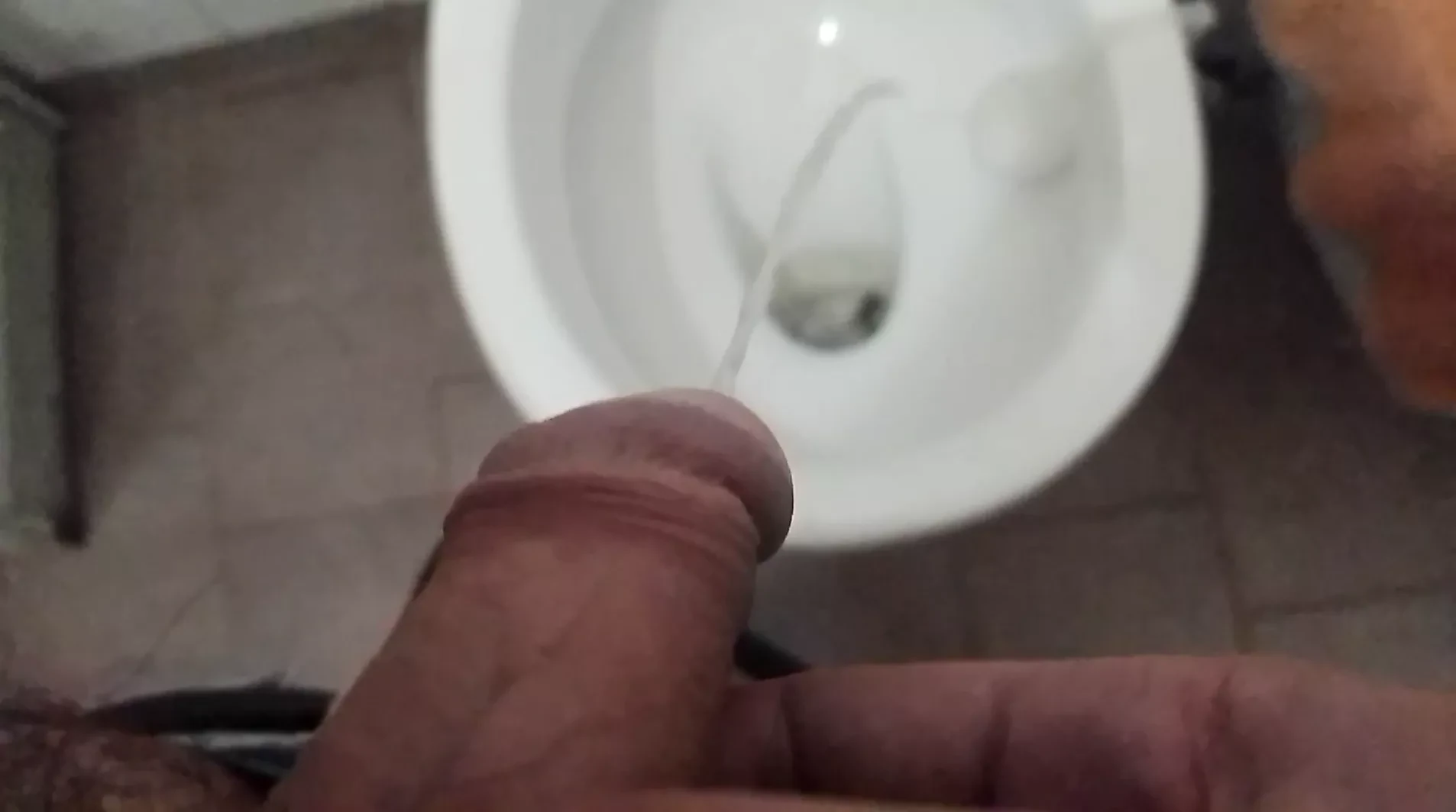 撒尿男人撒尿大鸡巴撒尿恋物癖