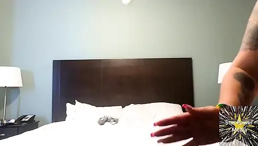 Savanna'nın çifte hayran sikişi özelliği: iki ateşli gerçek hayranın içine boşalma ve sert sikiş!